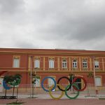 Símbolos da Rio 2016: Aros olímpicos e agitos paralímpicos são instalados na Praça do Trem