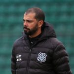Solução caseira: auxiliar Márcio Coelho será o treinador-interino do Figueirense