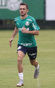 O jogador Hyoran, da SE Palmeiras, durante treinamento, na Academia de Futebol.