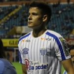 Revelado pelo Grêmio, Matheus Barbosa projeta reencontro com o time gaúcho e ‘convoca’ torcida avaiana para primeiro desafio na Ressacada