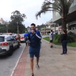 Vídeo – Momento em que os jogadores do Avaí deixaram o hotel de concentração e seguiram para a Ressacada
