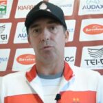 Vídeo – Técnico Paulo Baier lamenta os desfalques na equipe e comenta sobre a situação do Criciúma