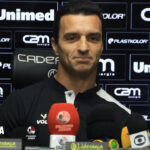 Vídeo – Coletiva de apresentação do técnico Júnior Rocha no Figueirense – 01/12/2021