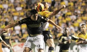 08-09-2013-21-31-03-08-09-2013-08-09-05-elias-e-octavio-brilham-botafogo-vence-o-criciuma-de-virada-e-fica-na-vice-lideranca-
