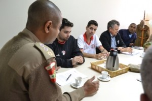 19-09-2013-00-16-00-reuniao-policia-militar-torcidas-organizadas-by-leandro-ferreira-55-