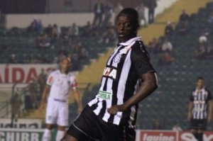 21-09-2013-18-28-10-meia-ze-roberto-figueirense-luiz-henrique-divulgacao-13092013