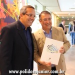 Governador Raimundo Colombo recebe o livro 90 Anos do Maior Clássico – 02/12/2015