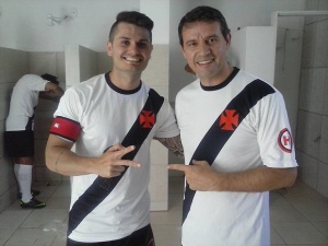 Capitão Guilherme ao lado do zagueiro Heverton no último amistoso do Clube.