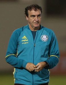 O técnico Cuca, da SE Palmeiras em jogo contra a equipe do Cruzeiro EC, durante partida válida pela trigésima rodada, do Campeonato Brasileiro, Série A, na Arena Fonte Luminosa.