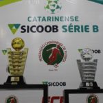 Bonitos e chamativos: FCF apresenta os troféus de campeão e vice do Catarinense Série B