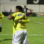 Brusque elimina o Joinville em jogo com três gols e quatro bolas na trave