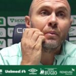 Vídeo – “Gosto amargo”: Técnico Mozart fala sobre a derrota para o Avaí, com gol sofrido no último minuto