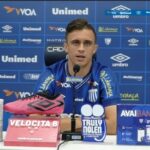 Vídeo – Felipe Saraiva fala sobre a oportunidade de jogar no Avaí e atuar ao lado de jogadores experientes