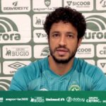 Vídeo – Zagueiro Léo fala sobre o confronto com o líder Cruzeiro
