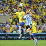 Em noite de violência, jogo sofreu atraso, Brasil é derrotado pela Argentina no Maracanã